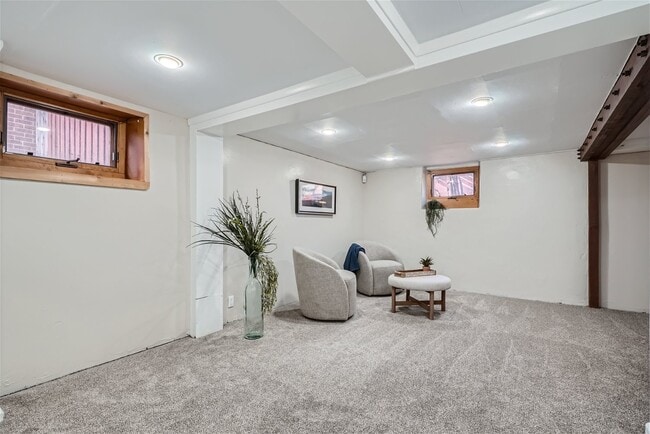 Building Photo - 695 Ash St.