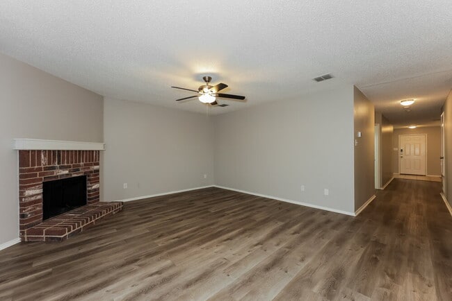 Building Photo - 1625 Creekridge Ct