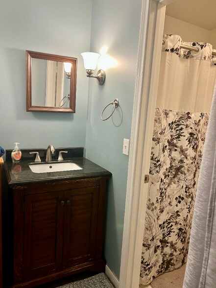 Building Photo - 1623 Old Pond Ln