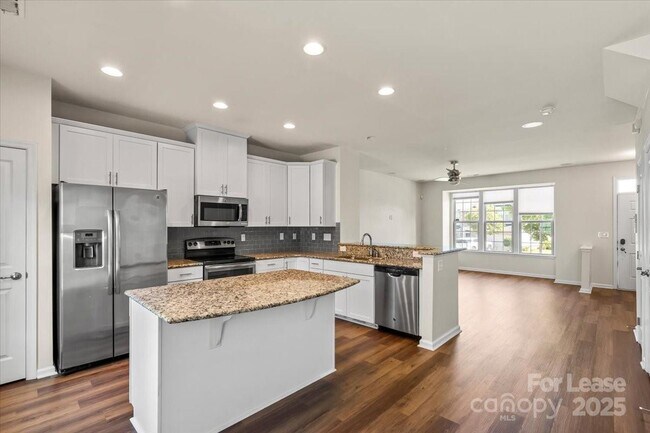 Building Photo - 3323 Major Samuals Way