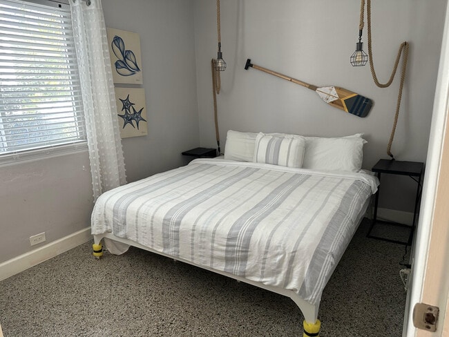 Building Photo - 1258 Beach Rd