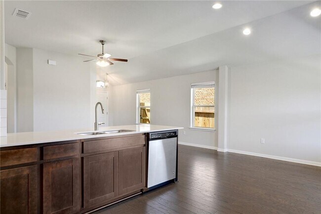 Building Photo - 1008 Goldilocks Ln