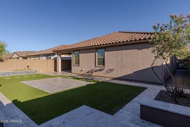 Building Photo - 1548 W Corral Rd