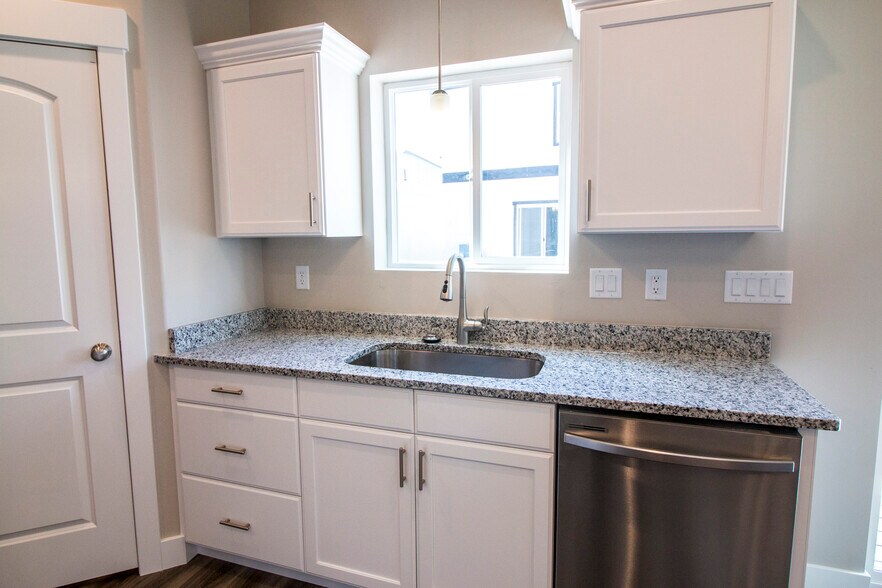 Building Photo - 8675 N Shadow Creek Aly