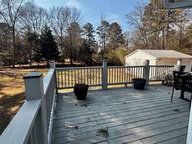 Building Photo - 125 Lantern Ridge Dr