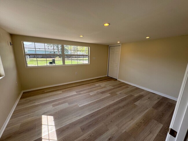 Building Photo - Remodeled 3/2 in the Heart of Gainesville!
