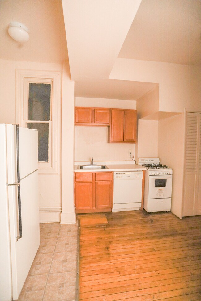 Building Photo - 3502 N Reta Ave