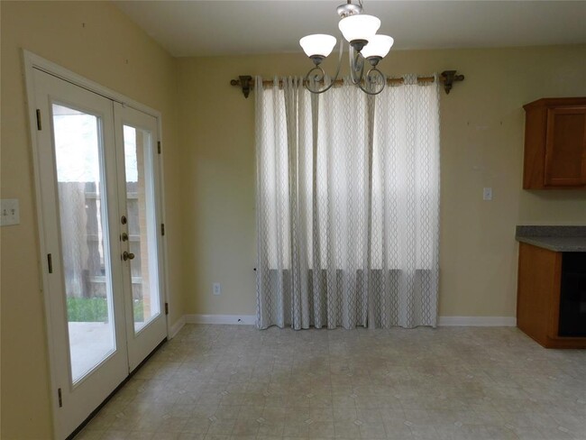 Building Photo - 1511 Homewood Cir