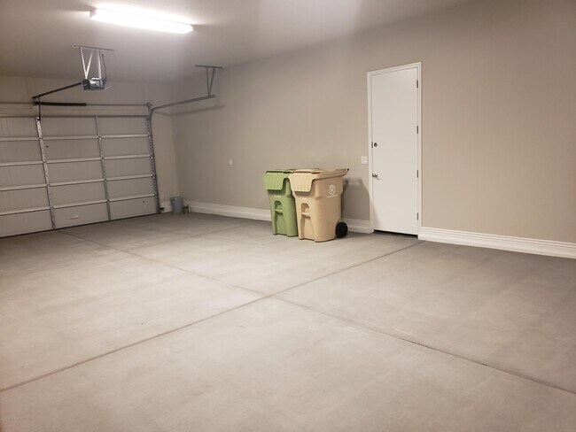 Building Photo - 8552 W Midway Ave