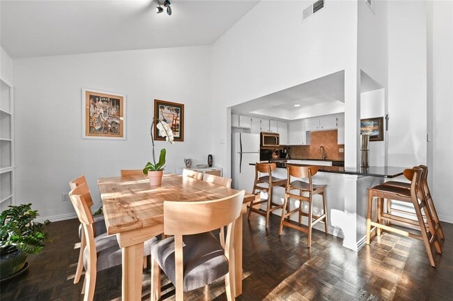 Building Photo - 1821 Westlake Dr