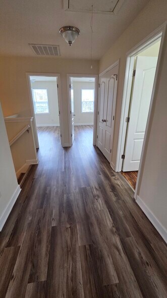 Building Photo - 113 Beechleaf Ct