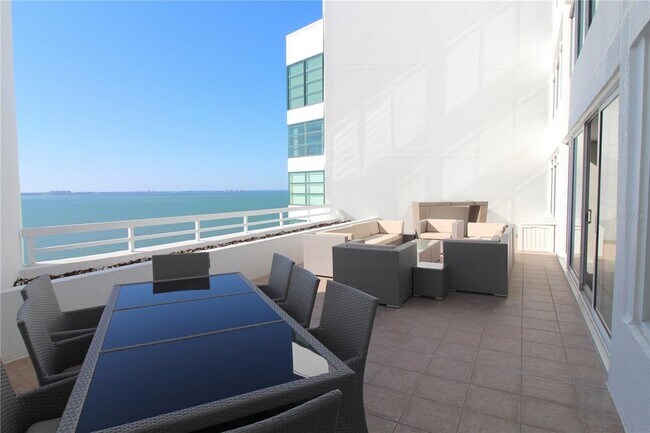 Building Photo - 988 Blvd of the Arts