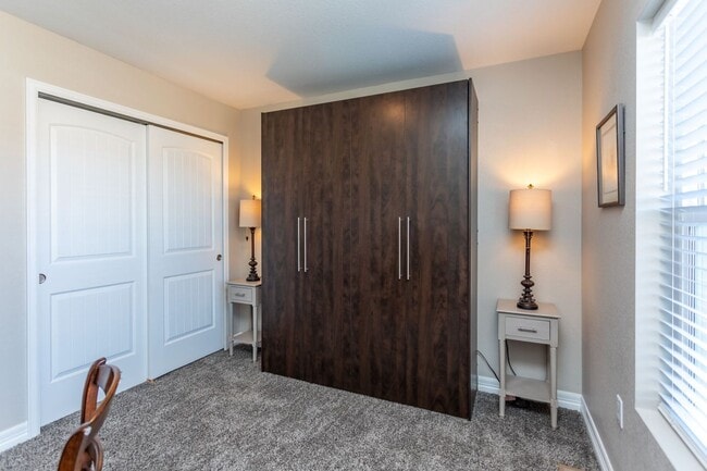 Building Photo - Stylish 3-Bedroom Townhome with Fireplace, Modern Kitchen & Spacious Layout!