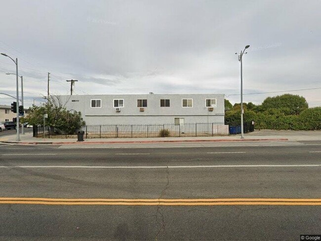 Building Photo - 20469 Vanowen St