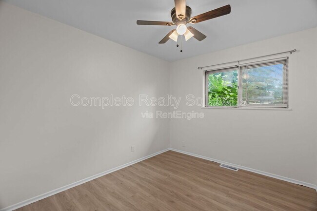 Building Photo - 560 Bardot Dr