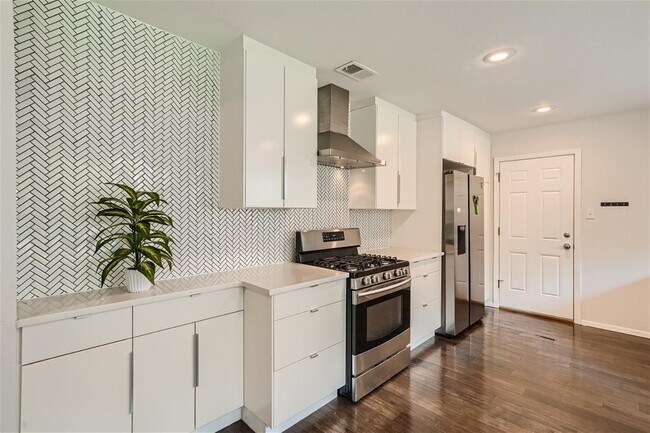 Building Photo - 6614 Ashland Dr