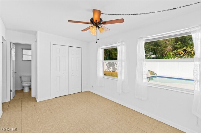 Building Photo - 6004 Deming Ave