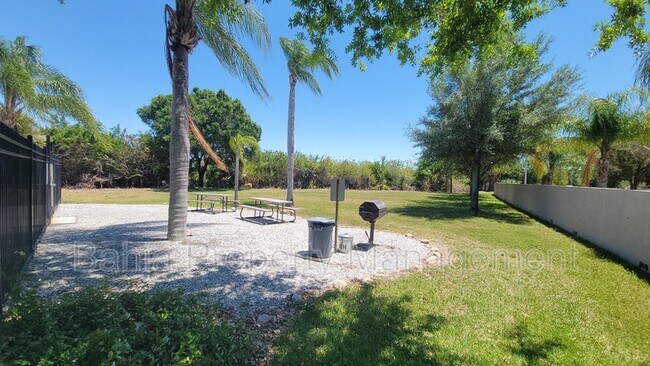 Building Photo - 6235 Bayside Key Dr