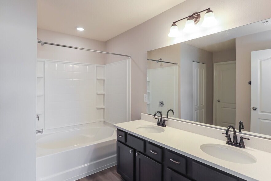 Building Photo - 2411 Cold Stream Ln