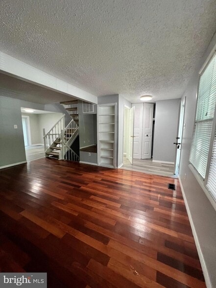 Building Photo - 8156 Dark Den Cir
