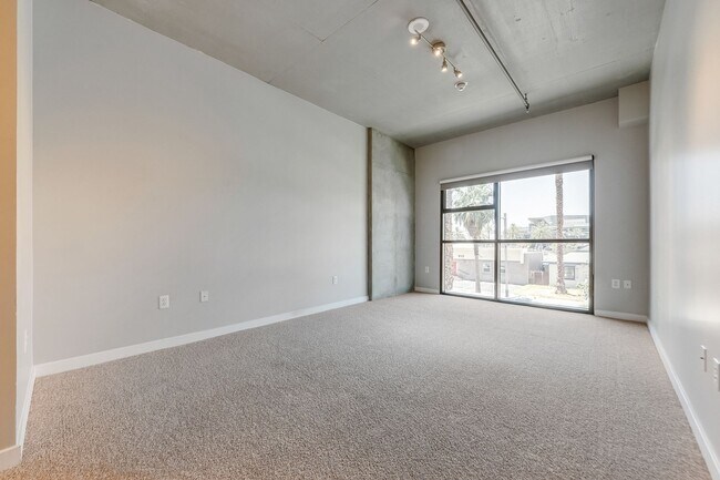 Building Photo - 353 E Bonneville Ave