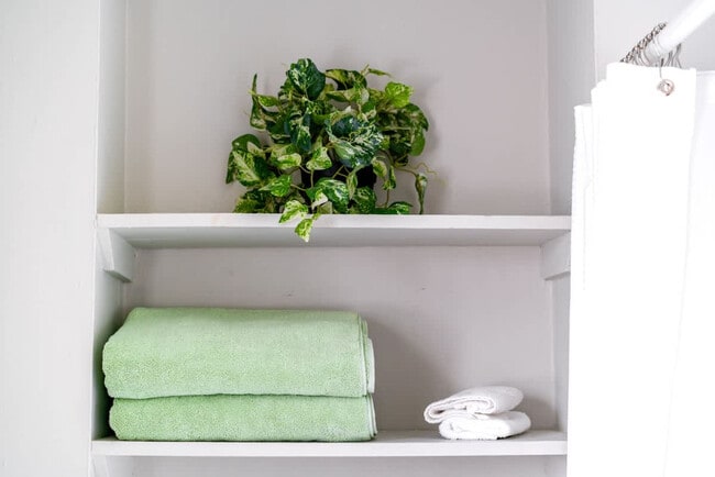 Building Photo - 605 Dennison Ave