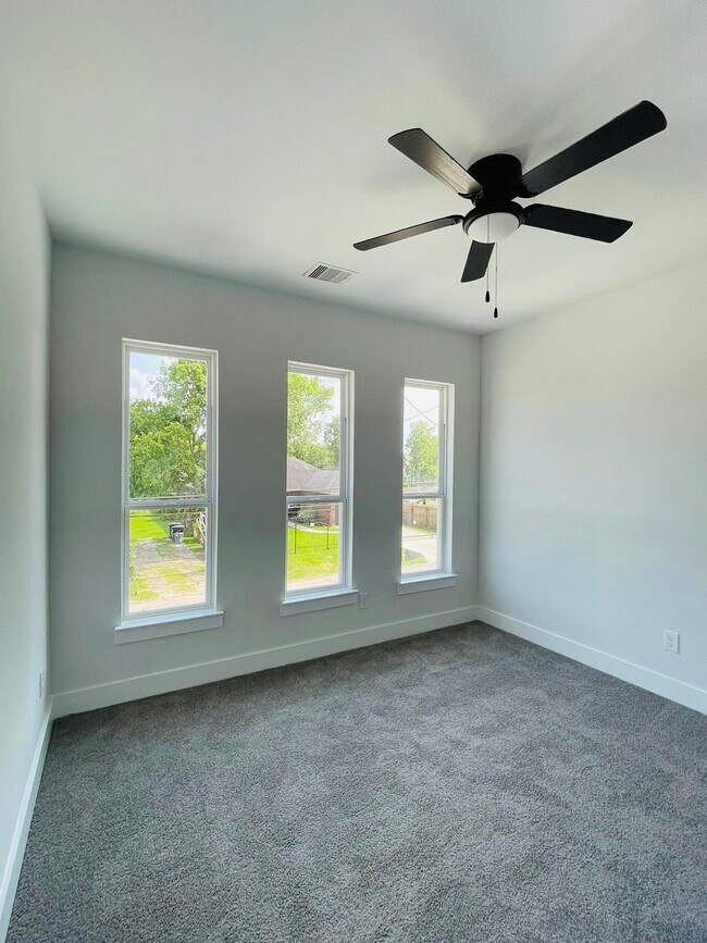 Building Photo - 7931 Fowlie St