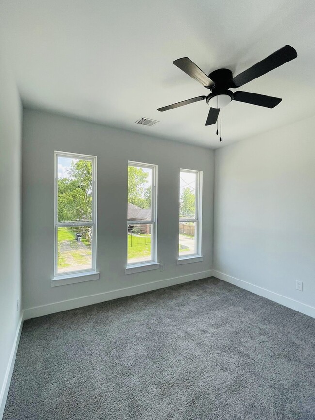 Building Photo - 8123 St Louis St