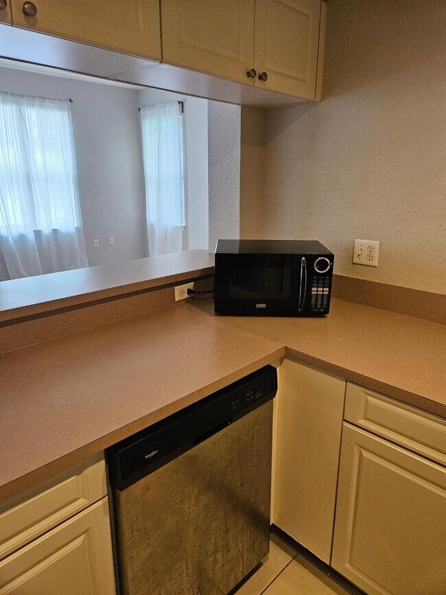 Building Photo - 6758 W Sample Rd