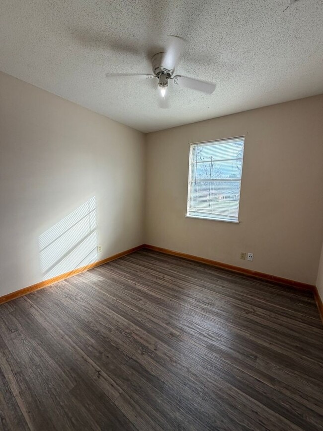 Building Photo - 189 Warden Dr