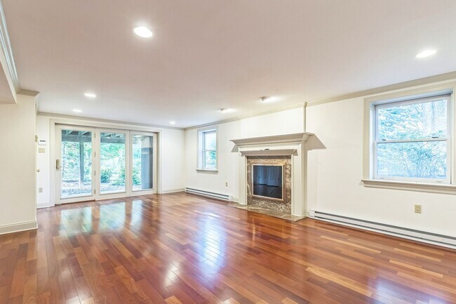 Building Photo - Spacious 5BR House in Pottstown