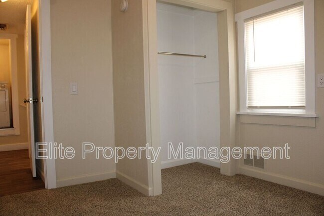 Building Photo - 605 Acero Ave