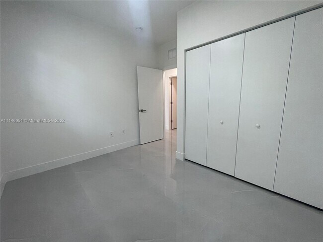 Building Photo - 3096 NW 27th St