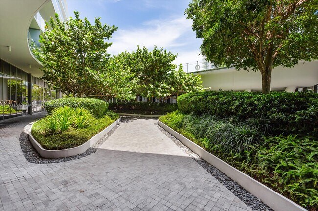 Building Photo - 1 Collins Ave