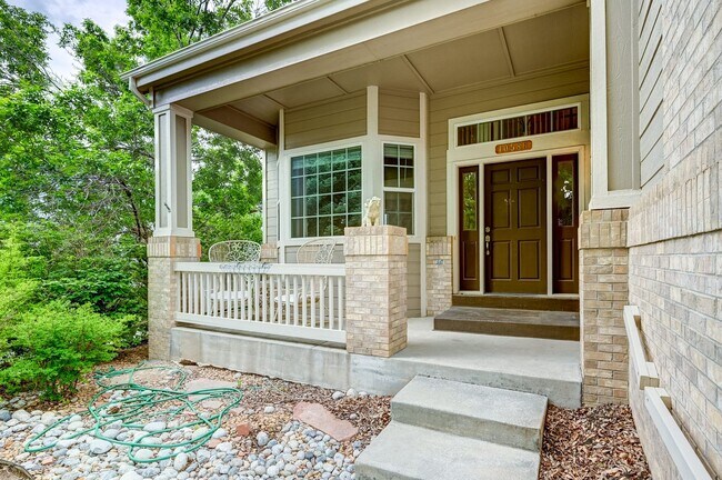 Building Photo - 4 bedroom, 5 bath hime with 3 car garage