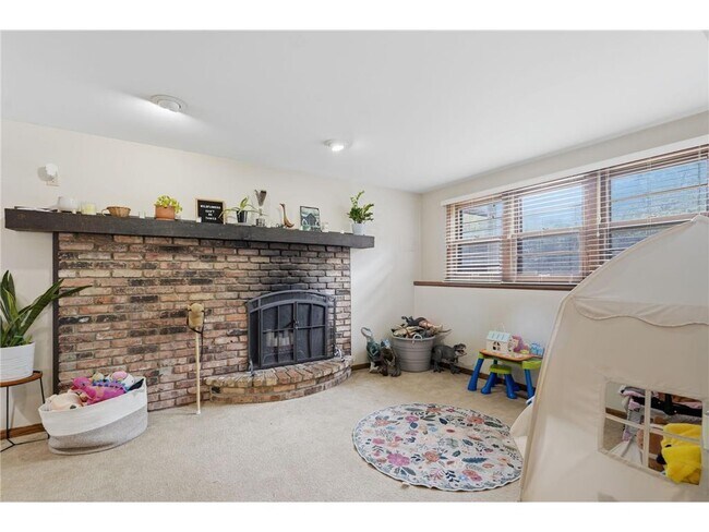 Building Photo - 3308 Roosevelt Ct NE