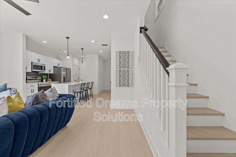 Building Photo - 210 S Carter St