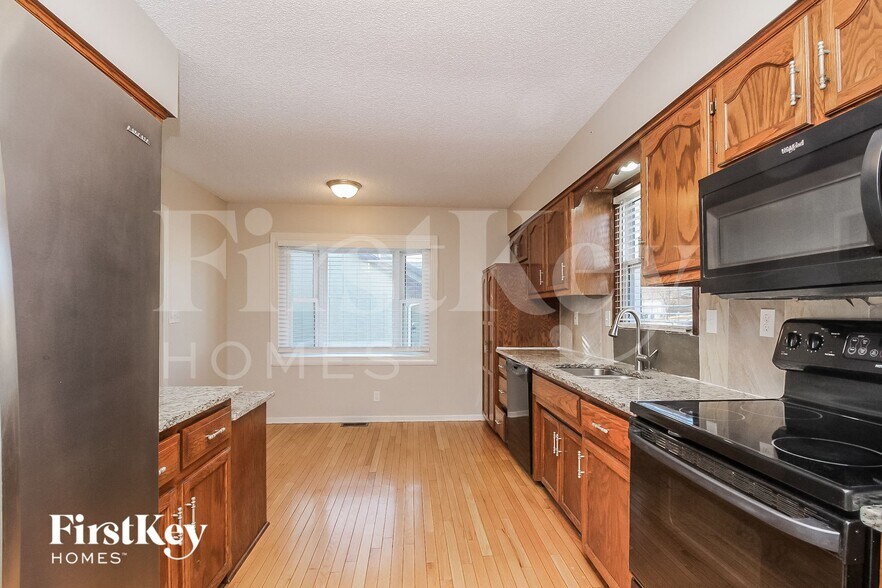 Building Photo - 1715 Regency Dr