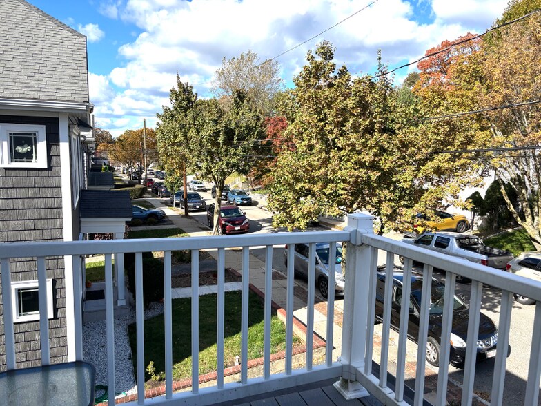 Building Photo - 80 Sanborn Ave