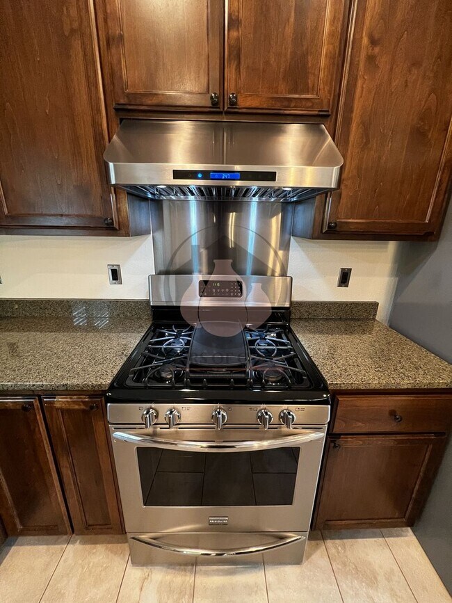 Building Photo - Beautiful South Salem Home - MOVE IN READY!