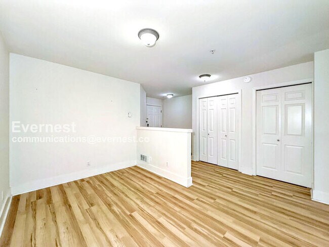 Building Photo - 133 Queen Anne Ave N