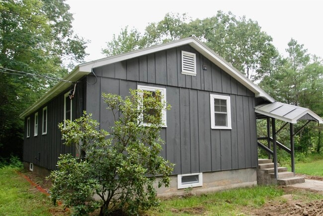 Building Photo - 469 Mountain Rd
