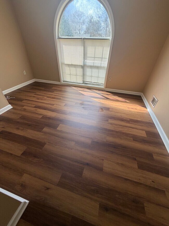 Building Photo - Charming Two-Story Home on a Corner Lot in Jonesboro