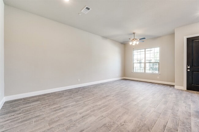 Building Photo - 6148 Blythe Dr