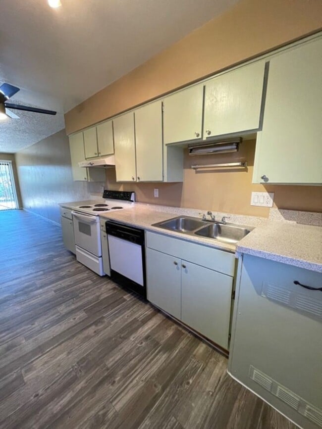 Building Photo - 8439 E Coronado Rd