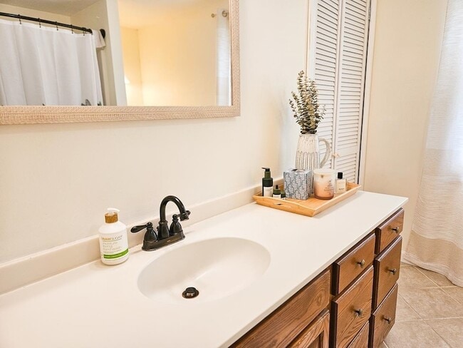 Building Photo - 34 Hidden Meadows Ln