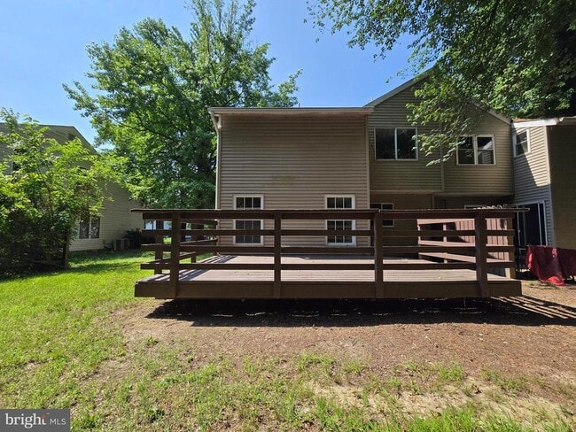 Building Photo - 1417 S Farmview Dr