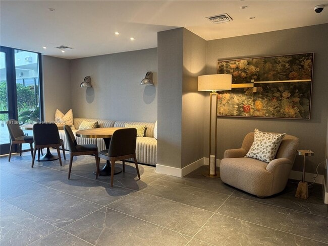 Building Photo - 2001 Van Buren St