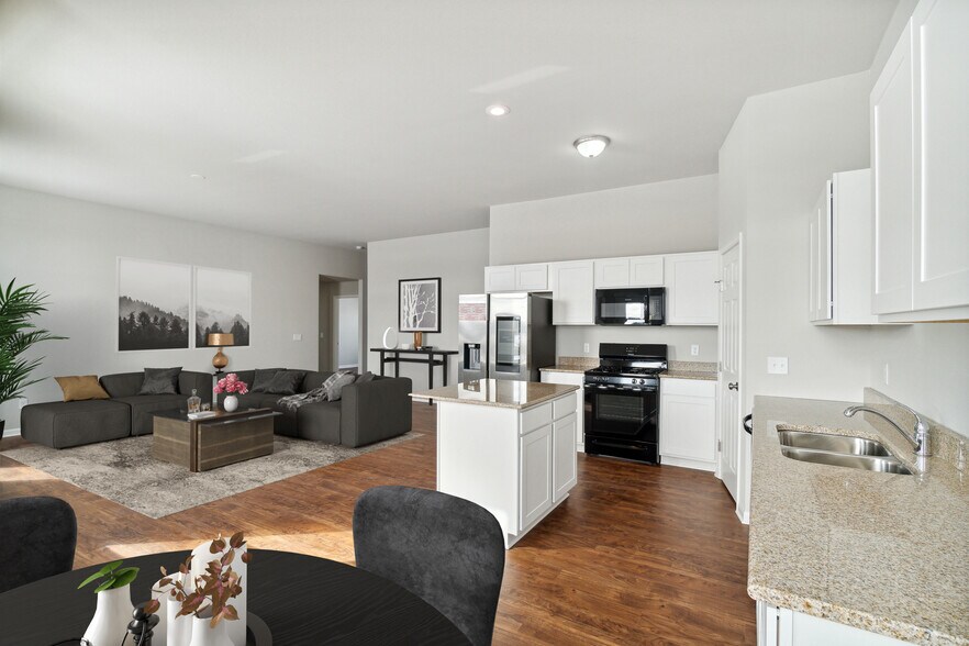 Building Photo - 2655 Claremont Dr