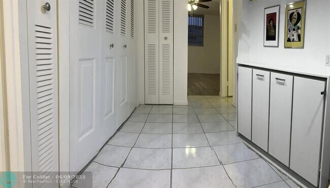 Building Photo - 404 NW 68th Ave